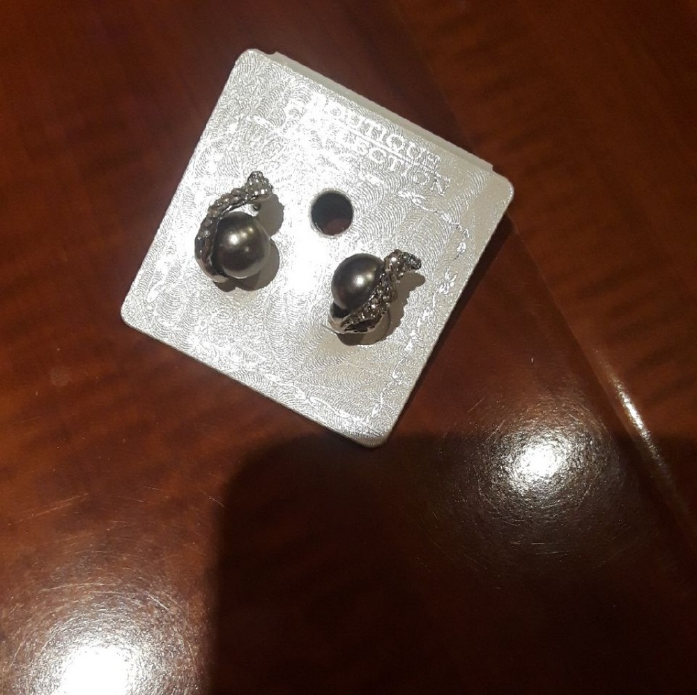 NEW Beautiful Earrings